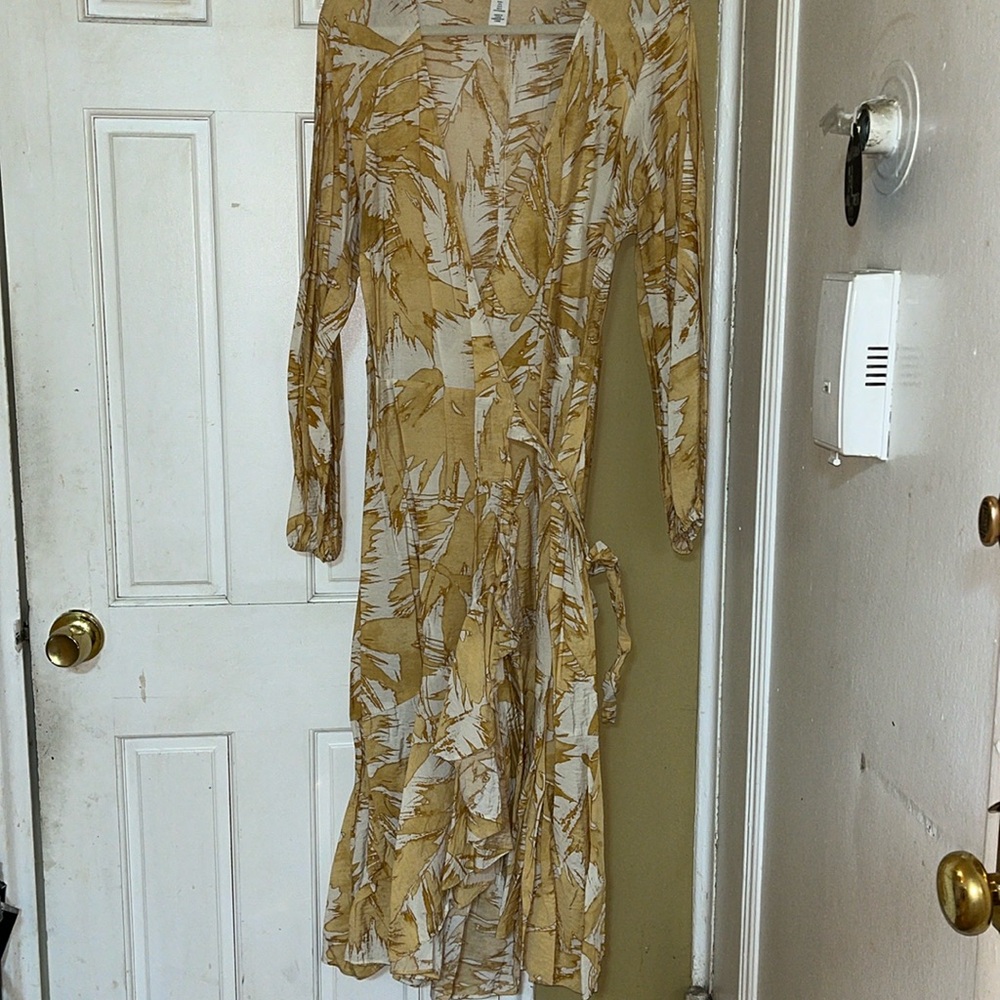 H&M Ruffle Wrap Dress - Picture 2 of 5